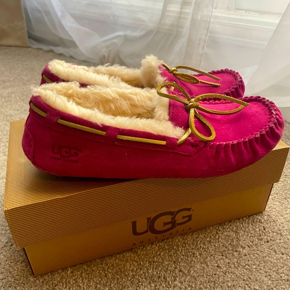 Ugg Mocassin Slippers - Picture 5 of 9